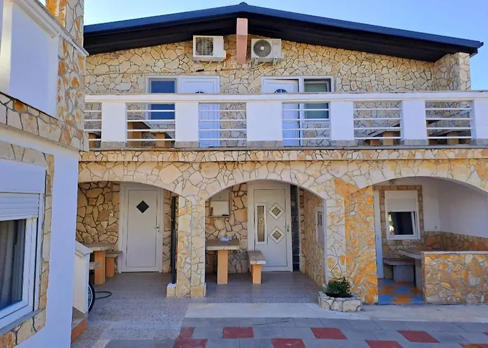Borat Apartmani.